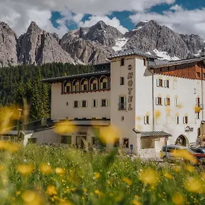 3* Отель Passo Tre Croci Cortina