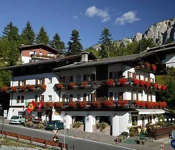 Meuble Villa Neve Cortina d'Ampezzo Hotel
